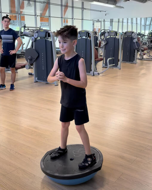 Exerciții echilibru pe BOSU